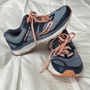 Womens Saucony Everun running shoes size 6.5